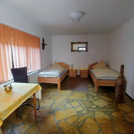 Zimmervermietung Frank Berlich Πανσιόν Etzdorf